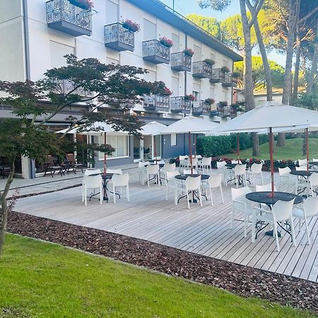 Hotel Laura Bibione Exterior photo