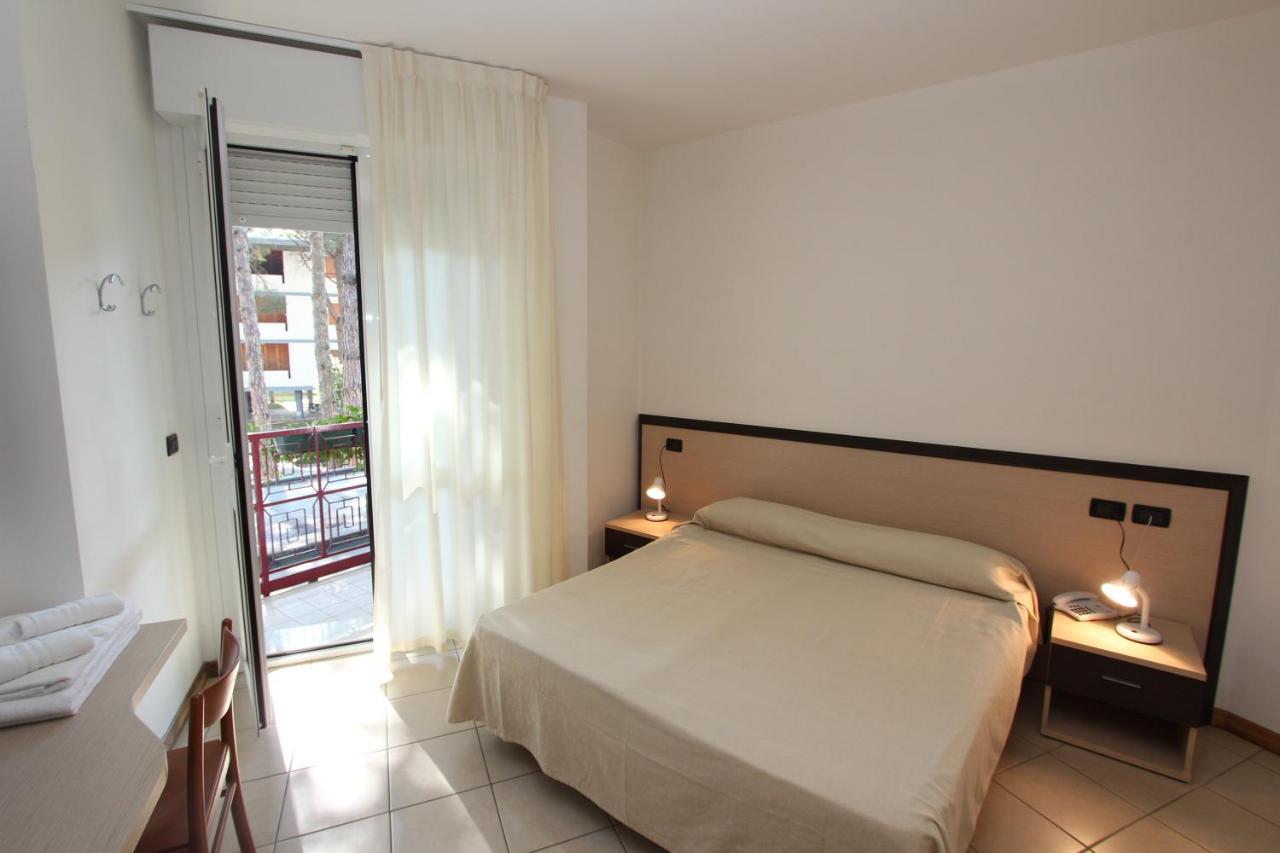 Hotel Laura Bibione Exterior photo